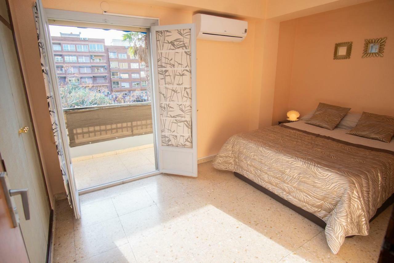 Apartamento Comodo A 10 Min Del Centro Alicante Luaran gambar