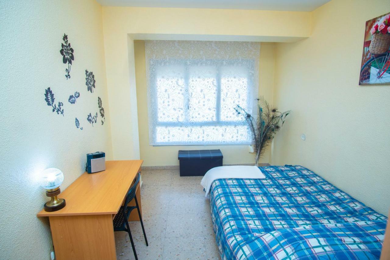 Apartamento Comodo A 10 Min Del Centro Alicante Luaran gambar